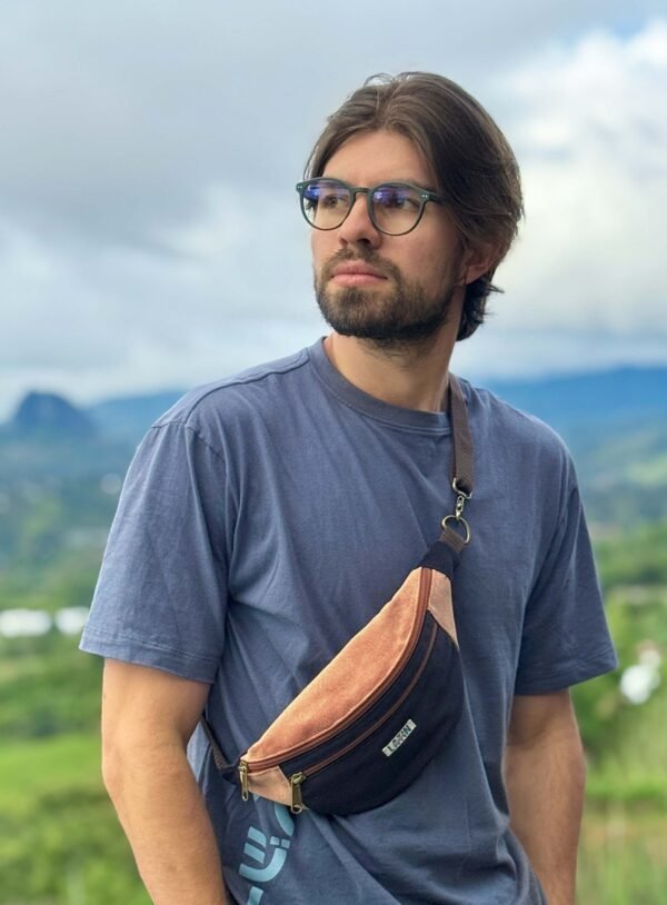 img_4451-6 Riñonera Latin Terra Negra